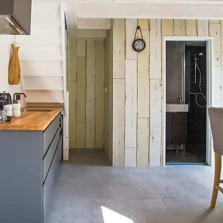 Joeys Place Bed & Breakfast 4*
