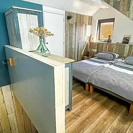 Joeys Place 4*