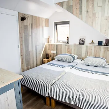 Joeys Place Отель типа 